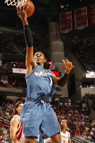 江苏男篮75-101不敌广东男篮，马国栋罚球全失，表现欠佳，新秀合同到期后离队。（江苏男篮75比101负于广东男篮，马国栋罚球全失表现低迷，新秀合同期满离队）