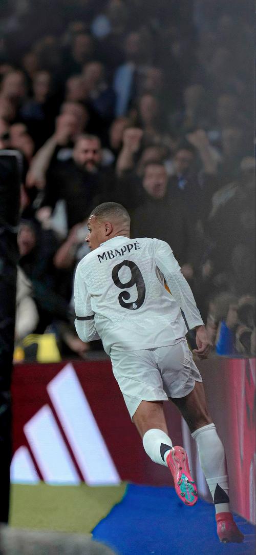 每体：巴塞罗那竞技后卫朗德里-法雷膝盖受伤，或将长期缺阵（每体：巴萨竞技后卫朗德里-法雷膝部受伤，恐长期缺席）