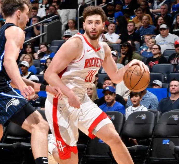 比肩大O！康宁汉姆成为第二位连赢6场&至少25分10助攻的球员（追平大O神迹！康宁汉姆成史上第二人：连胜6场且至少25分10助攻）