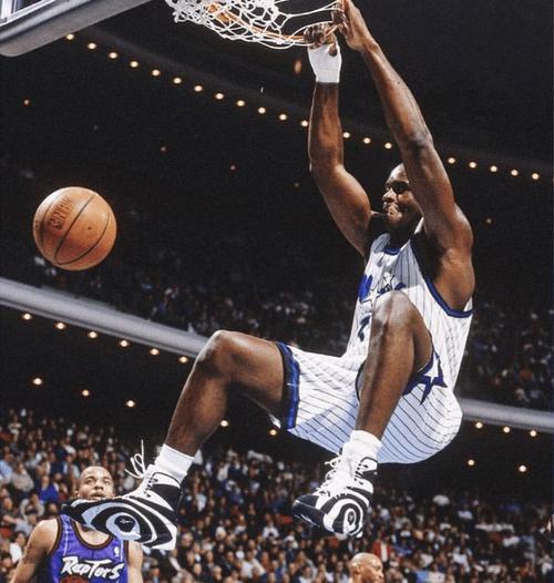 卡佩罗：阿莱格里让一支散乱的米兰具备争冠实力，但还少中锋（卡佩罗：阿莱格里将散乱的米兰重塑为争冠之师，但仍缺中锋）