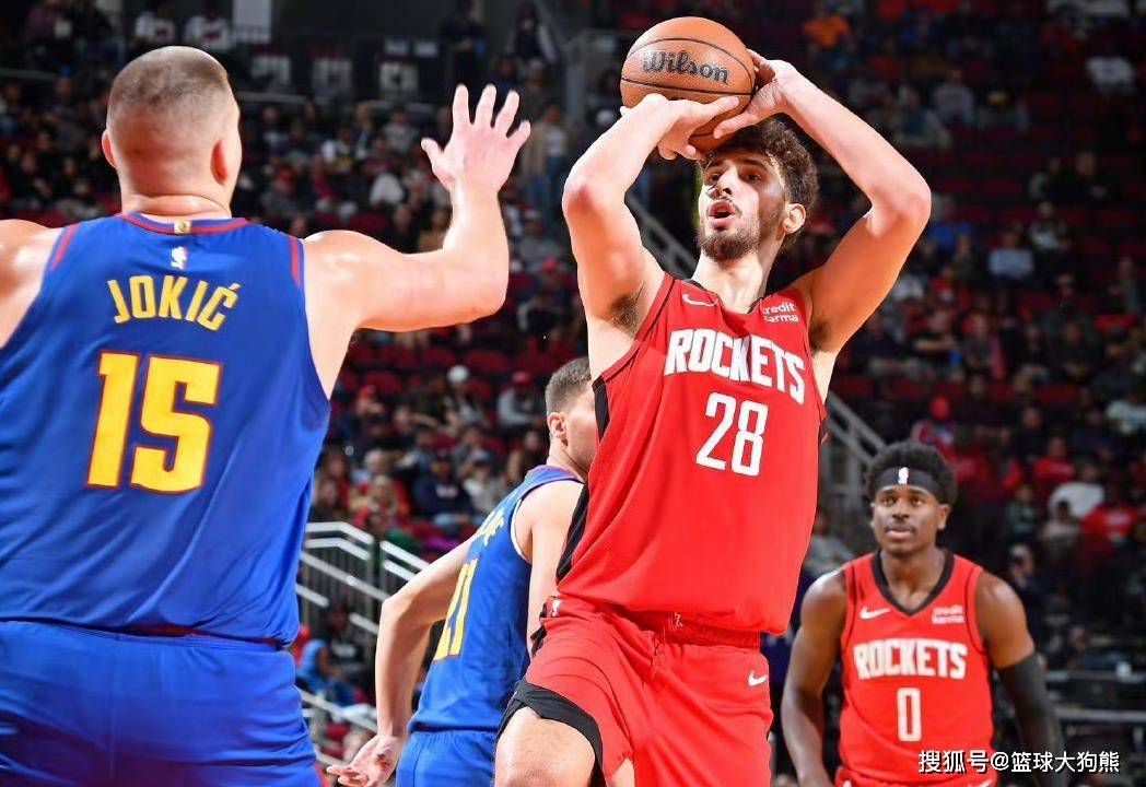 青岛记者：邵佳一大哥式的执教风格很适合当下中国足球的环境（青岛媒体人：邵佳一“大哥范儿”的执教方式更贴合当下中国足坛环境）