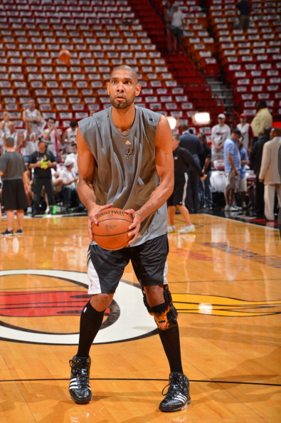 足球是朋友、梦想与人生的瞬间🔴⚫️⚽️（足球，连接友谊，点燃梦想，定格人生瞬间🔴⚫️⚽️）