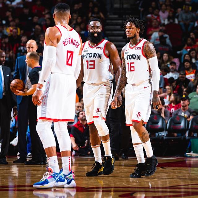 RMC：多纳鲁马正在被巴黎逼向离队边缘，他已知晓自己的处境（RMC：巴黎将多纳鲁马逼至离队边缘，球员已清楚自身处境）