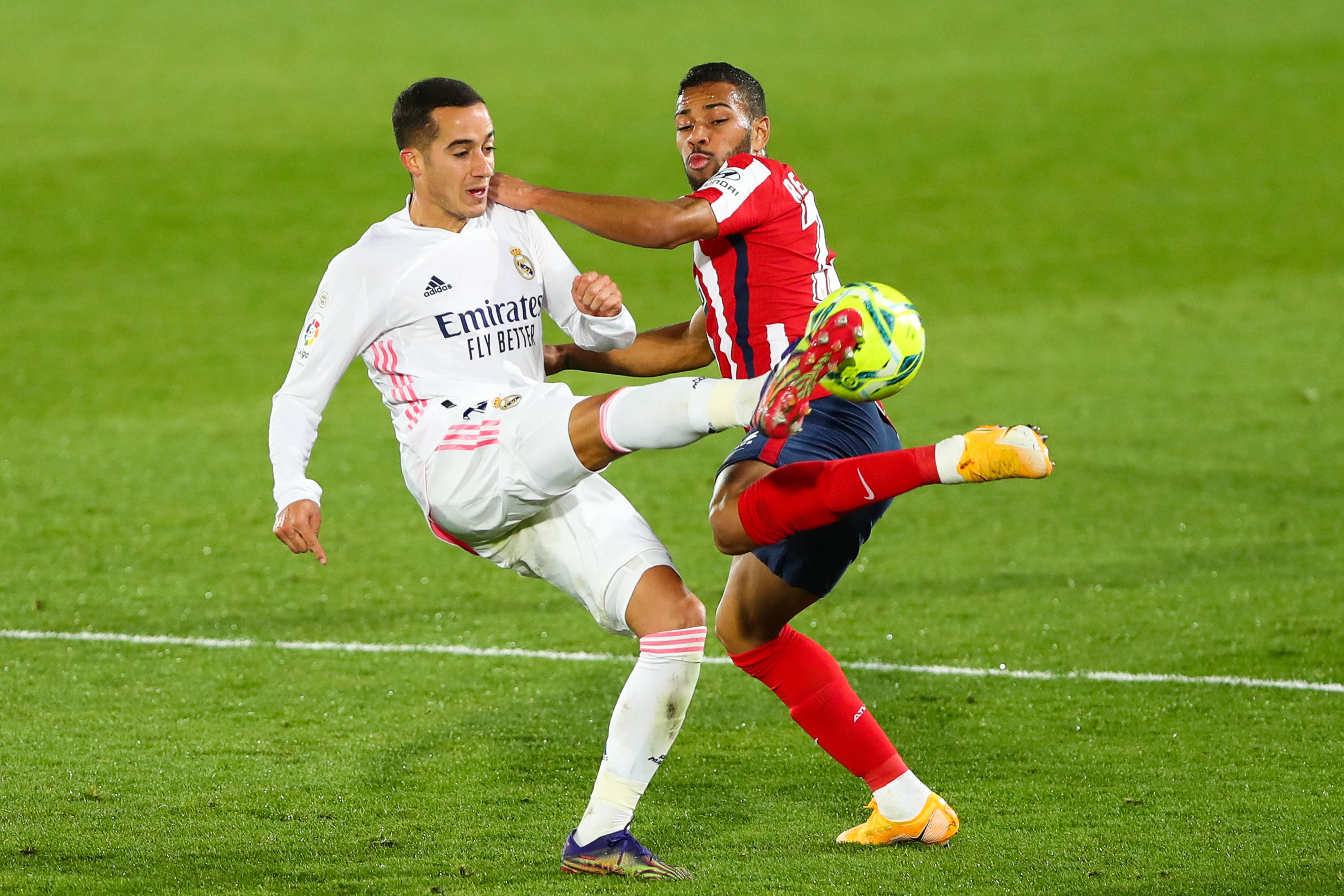 继C罗和小卢卡斯后，奥斯梅恩是第三位欧冠客场对贾府戴帽的球员（奥斯梅恩成继C罗、小卢卡斯后欧冠客战贾府戴帽的第三人）